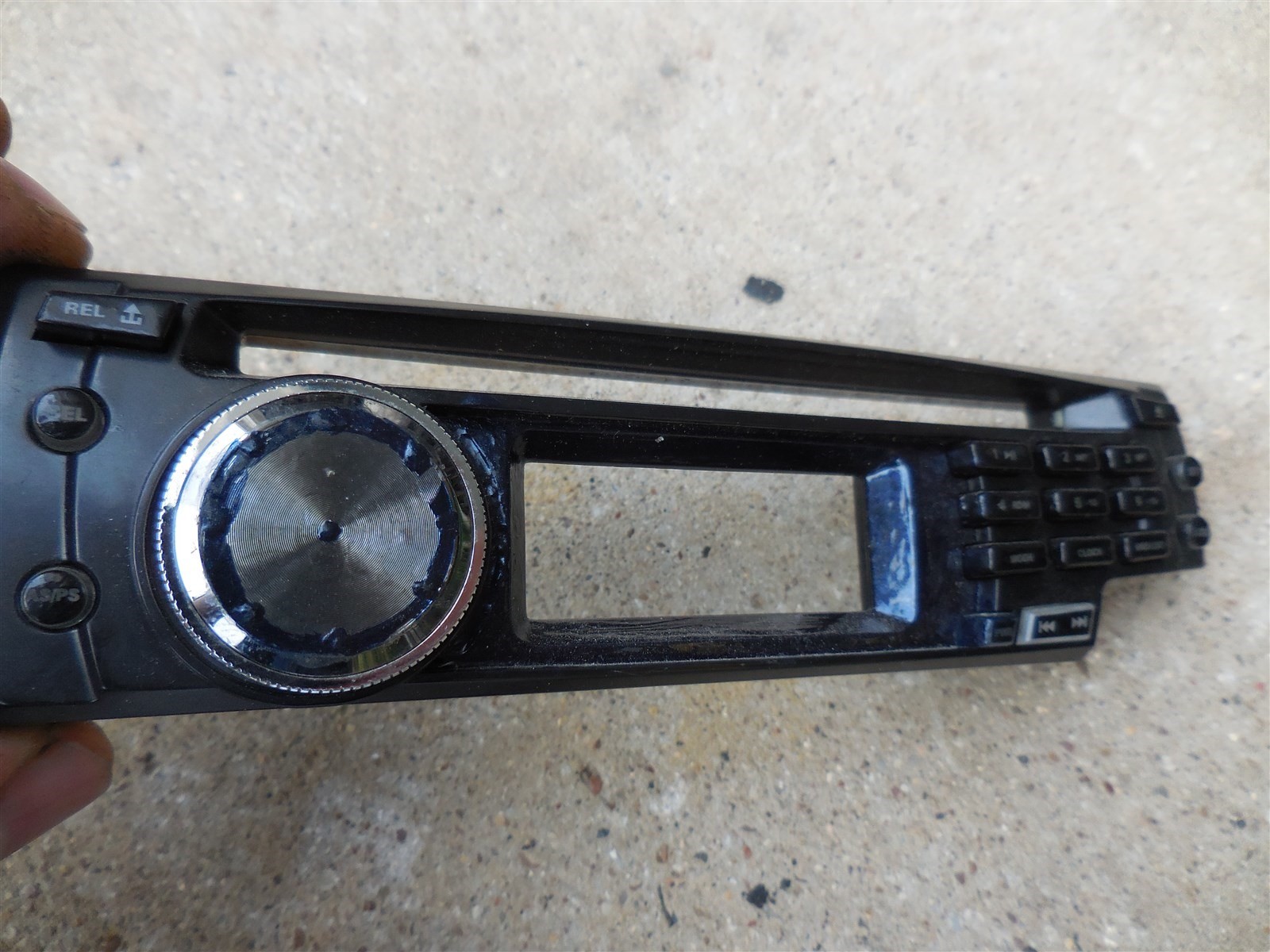 Honda BOSS MP3 COMPATIBLE IN DASH AM/FM CD RECEIVER FOR REPAIR OR PARTS