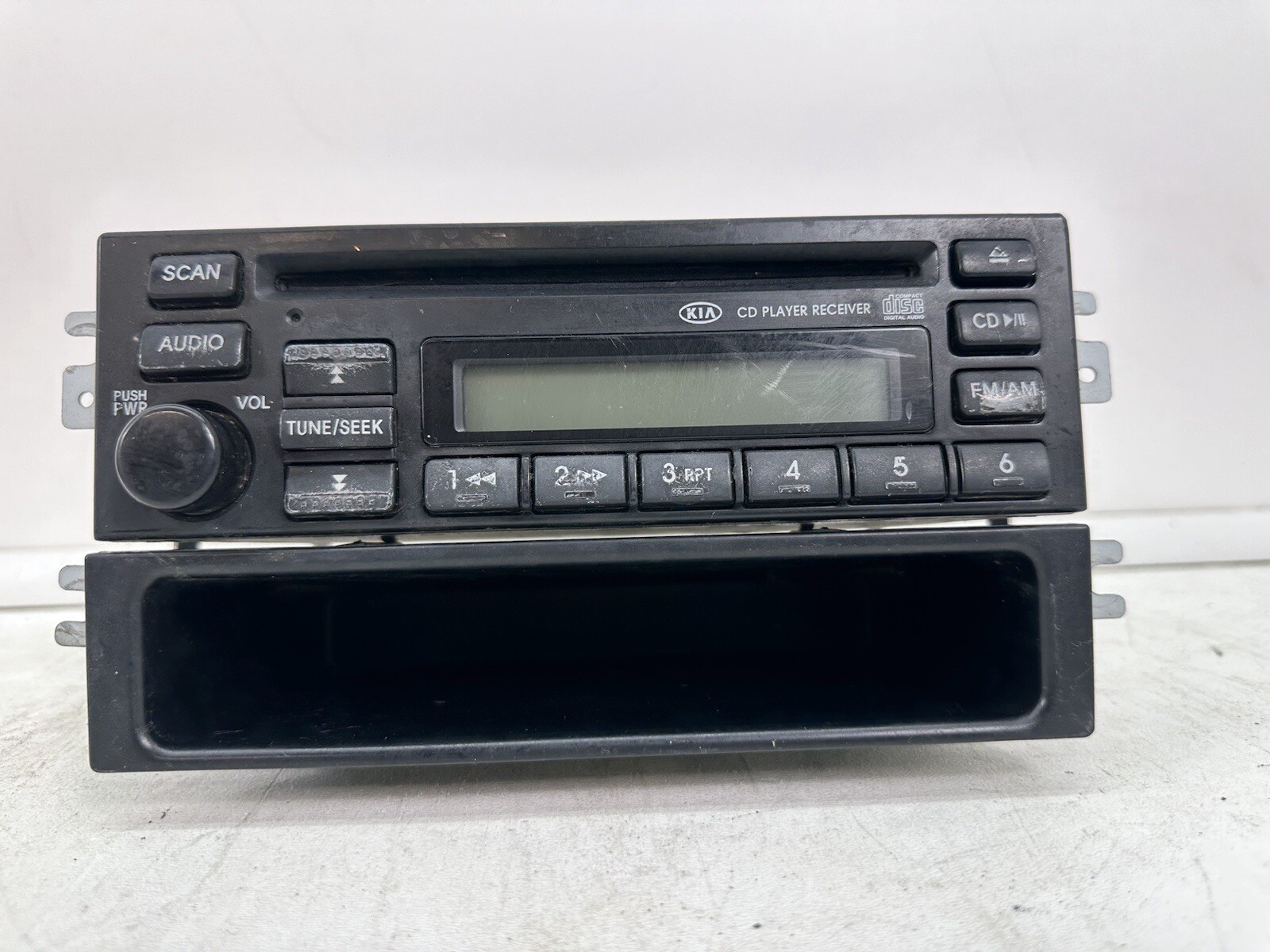 03-05 Kia Rio Radio Audio Equip. Sed AM-FM-Stereo-CD OEM# 96160-FD110