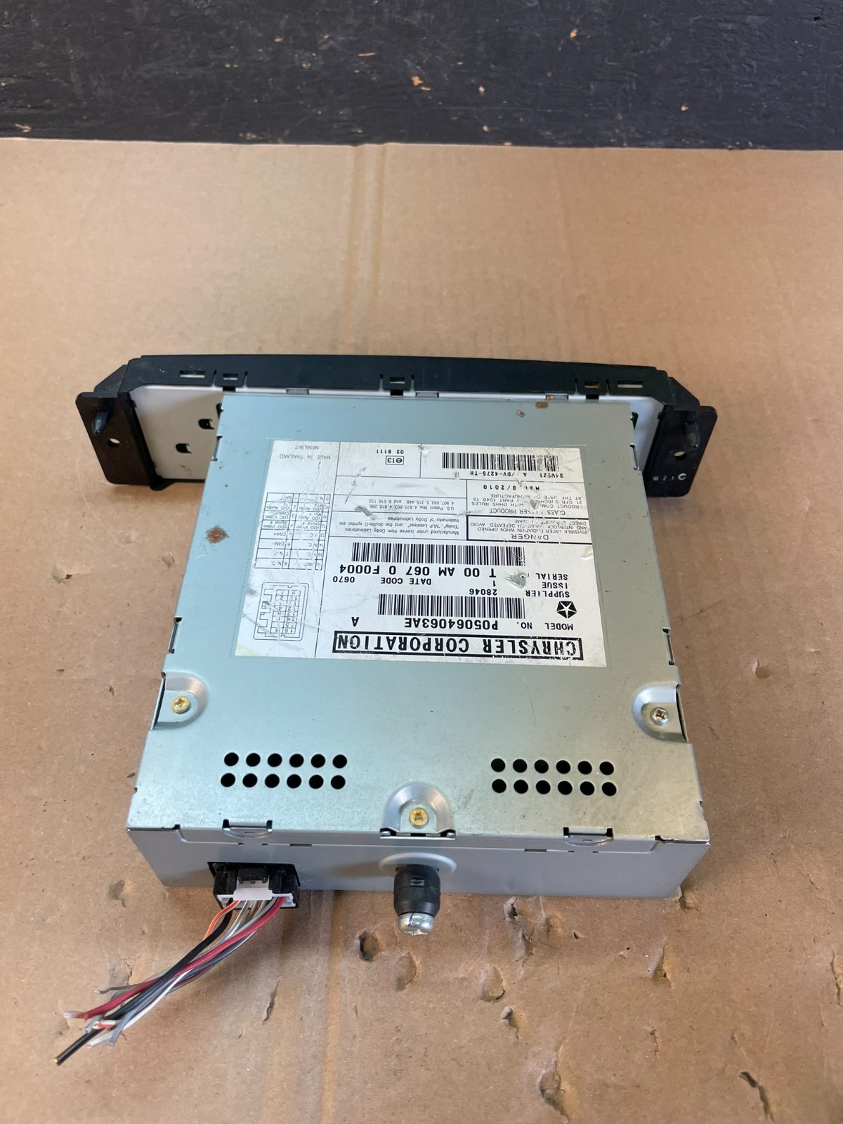 2008 to 2012 Chrysler Town Country DVD Player Receiver OEM ad5942 DG