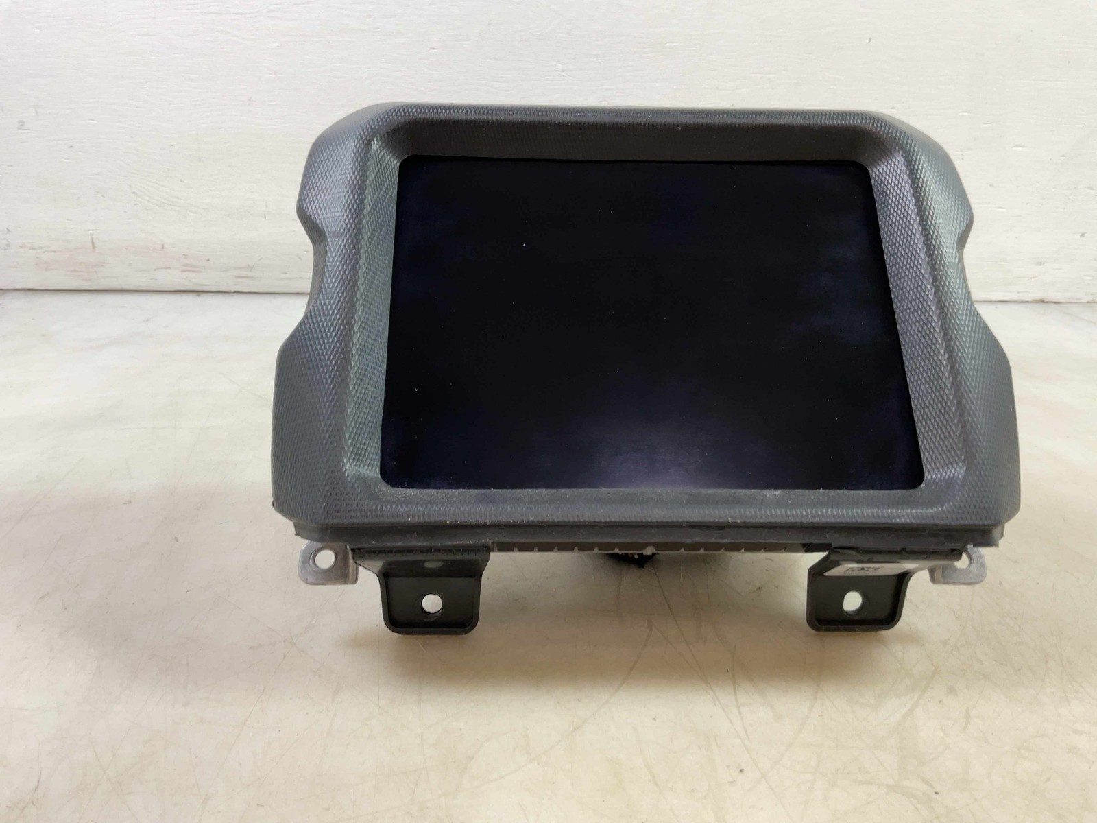 Jeep Wrangler JL OEM 8.4 Touchscreen Radio w Trim Panel 2021-2022 179979
