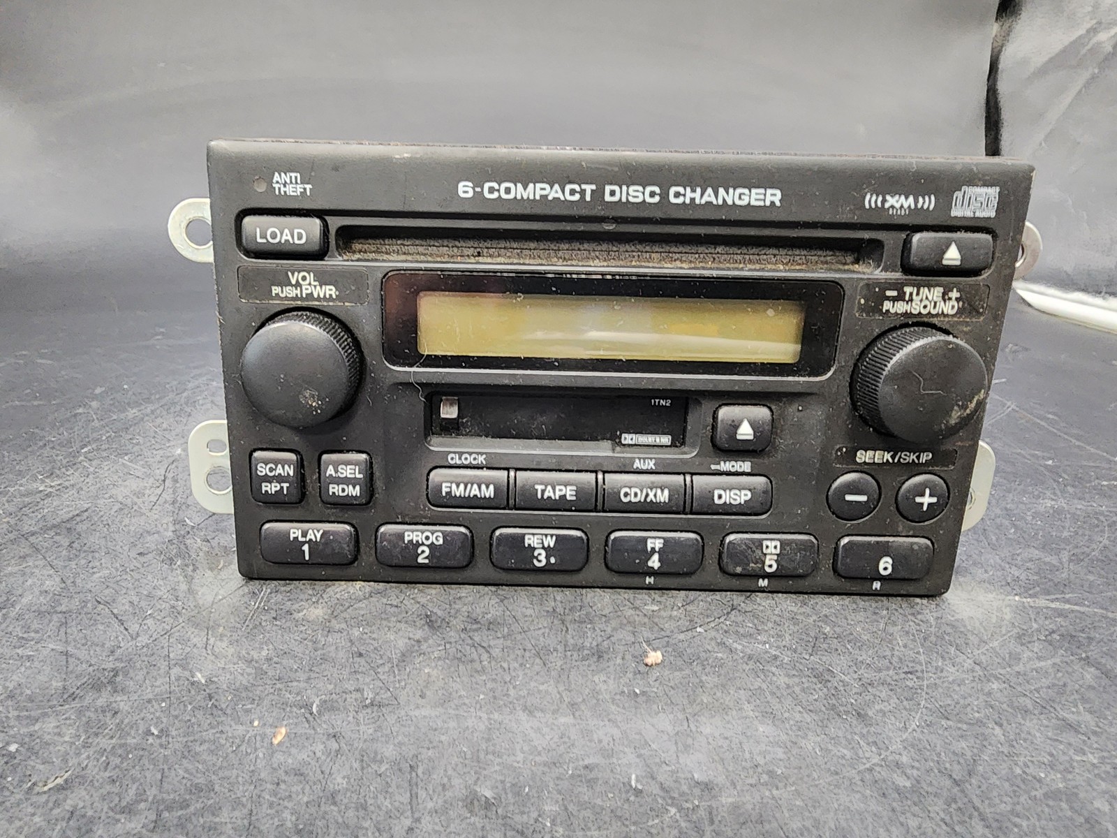 OEM 05-06 Honda CR-V AM FM XM Cassette CD Radio Receiver 39100S9AA601 Used