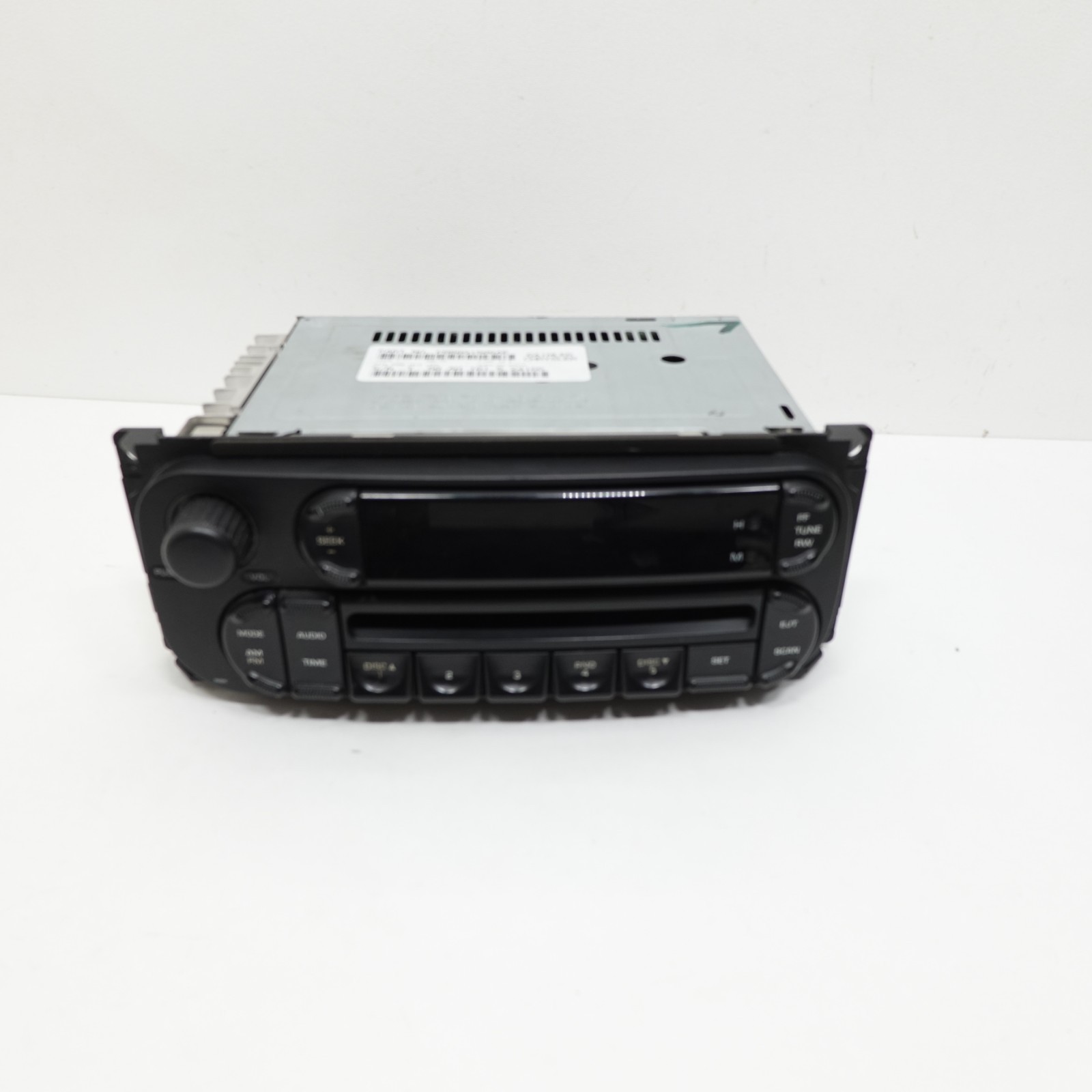 2002 – 2006 Jeep Wrangler TJ Audio Radio Receiver AM/FM/6-CD Changer P05091506AE