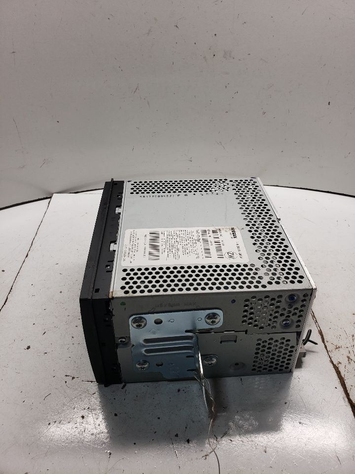 2010-2012 Nissan Versa Radio AM FM CD Hatchback Stereo Receiver OEM 1382544
