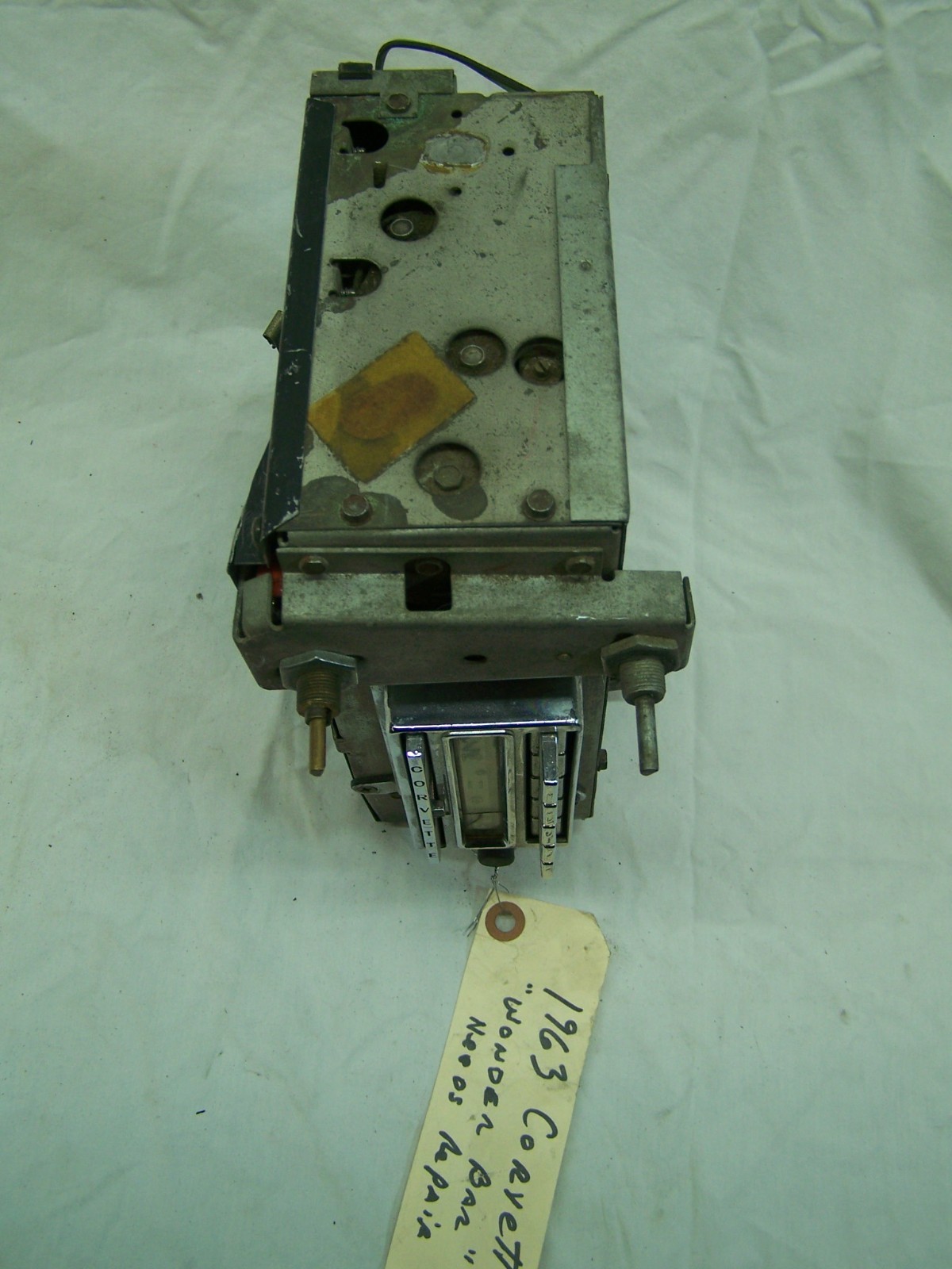 Corvette 1963 AM Wonder Bar Radio in Unknown Working Condition