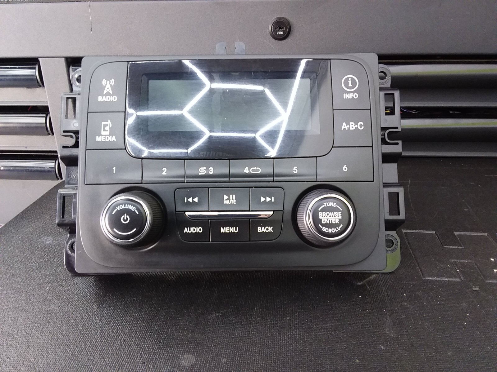 15 16 Dodge Ram 1500 2500 Radio Stereo Receiver AM FM 2015 P68245816AD