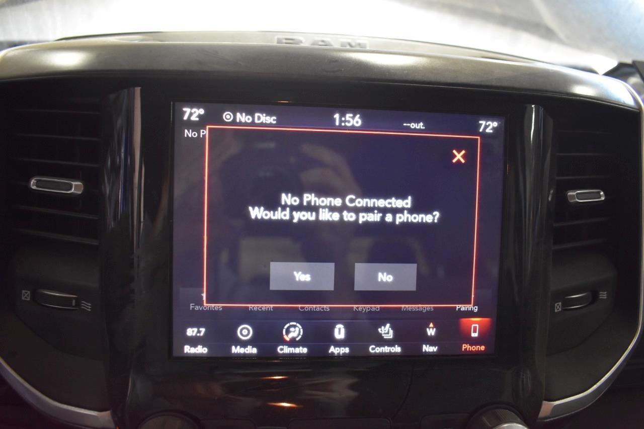 2019 RAM 1500 8.4″ UCONNECT 4 OEM RADIO W/ CONTROL PANEL & RECEIVER UAV NAV