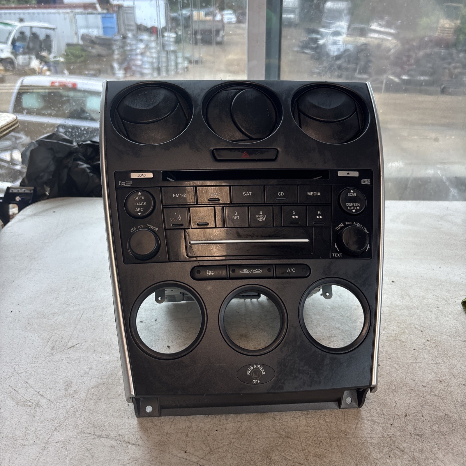 2006 Mazda 6 Radio CD player head unit FF011212A