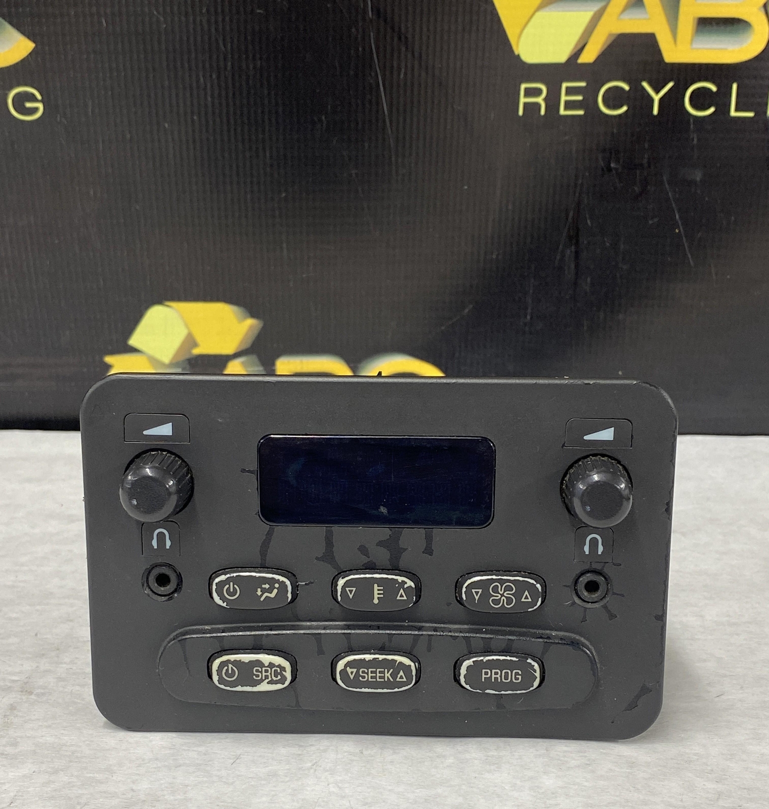 2003-2006 GMC Yukon XL 1500 Rear Audio Control Panel OEM