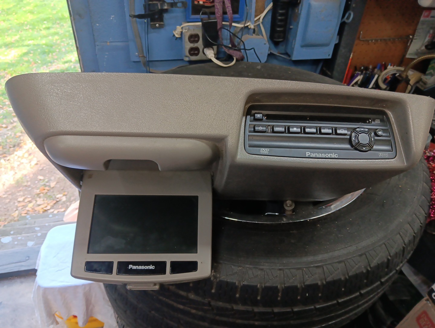 2005-2006 Cadillac Escalade Gray factory DVD Player