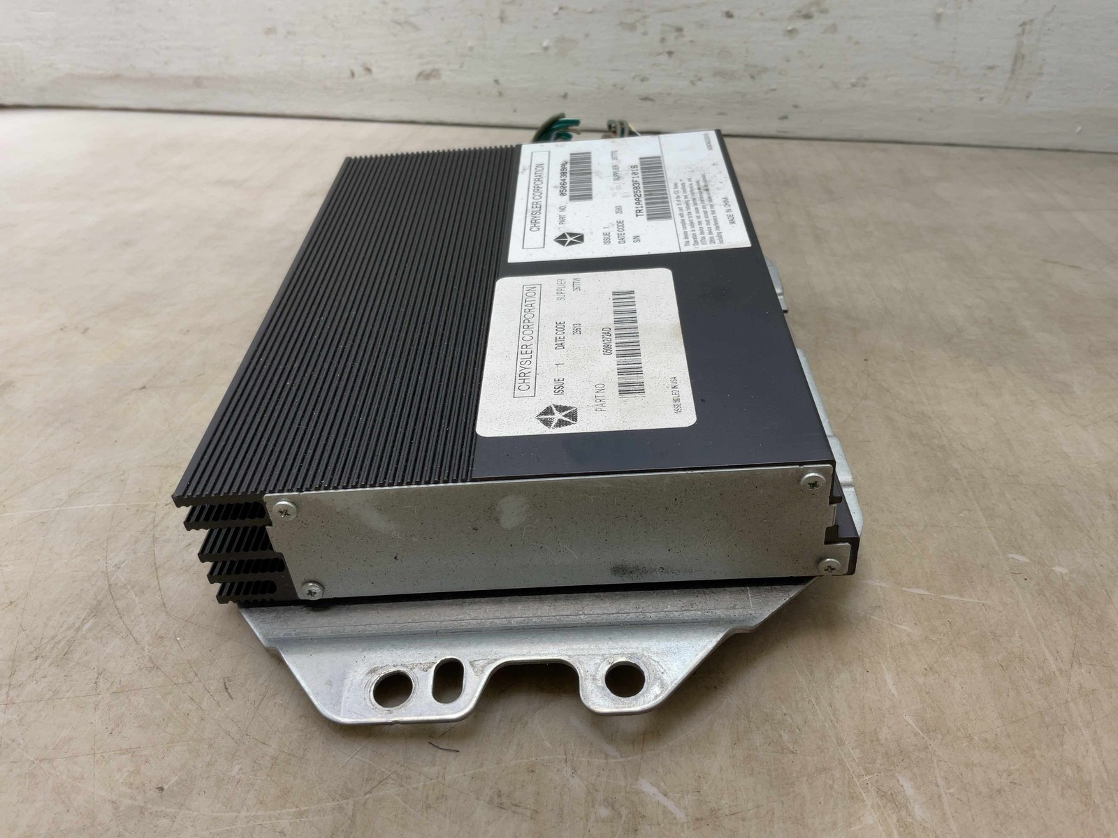 Jeep Wrangler JK OEM Factory Stock Premium Amplifier 05064389AL 2013-2014 176295