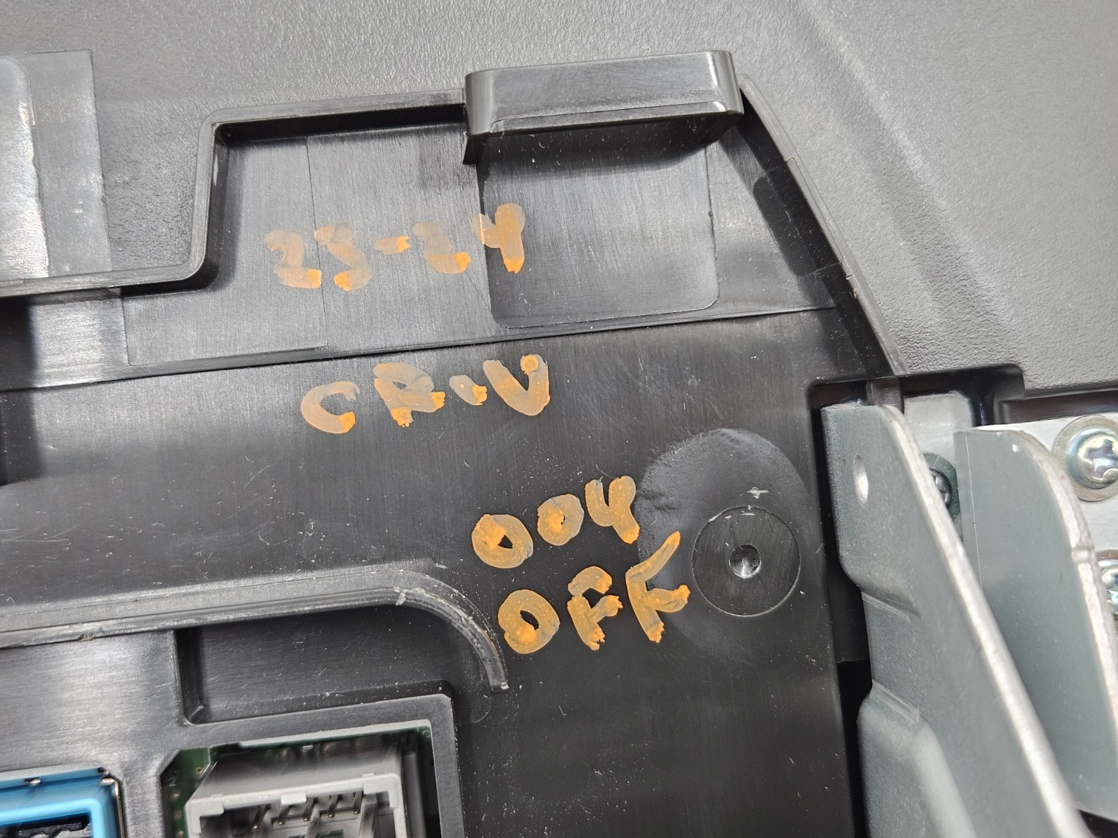 2023–2025 Honda CR-V Touring 9″ Radio Display Screen 8A7003A0A01 OEM Scratches