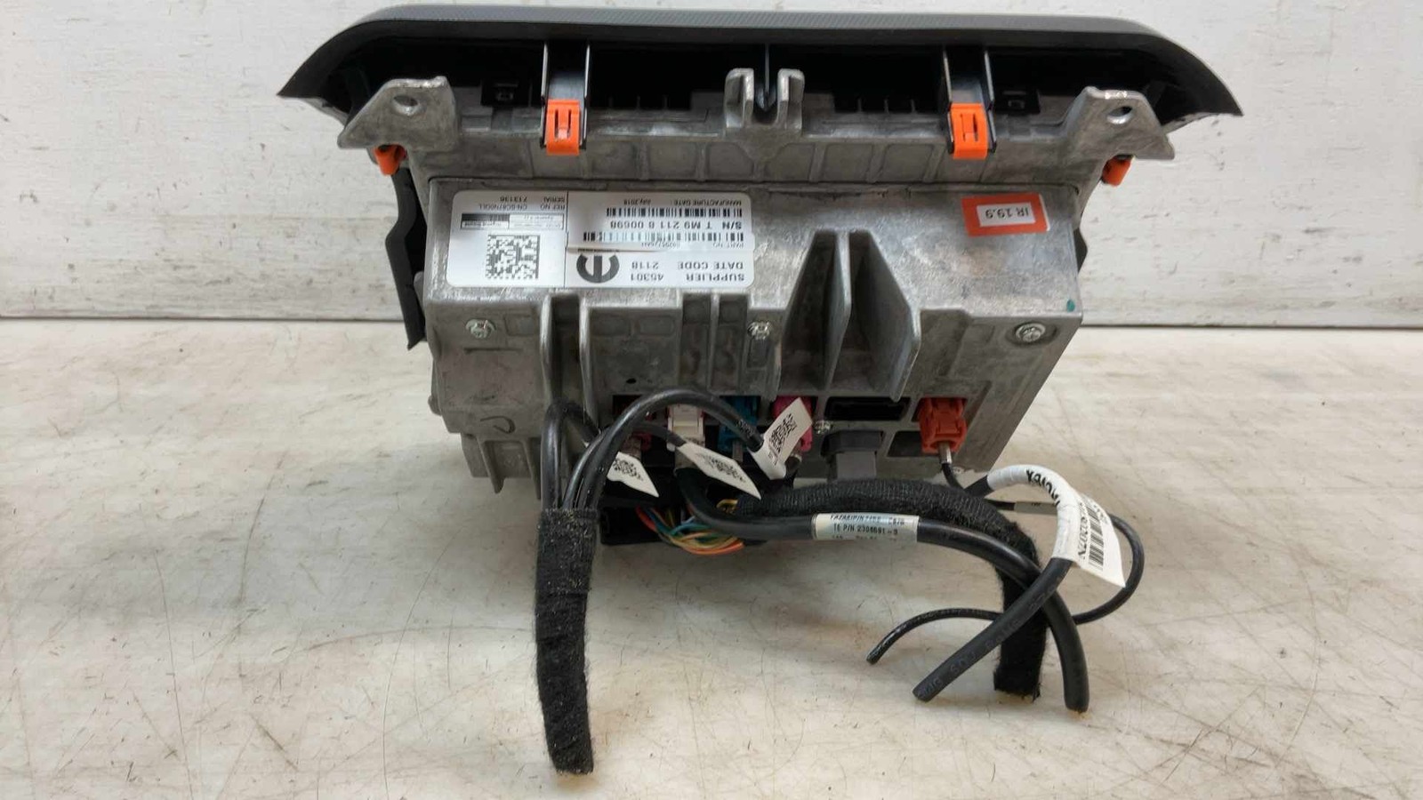 Jeep Wrangler JL OEM 8.4 Touchscreen Radio w U Connect 2018 141196