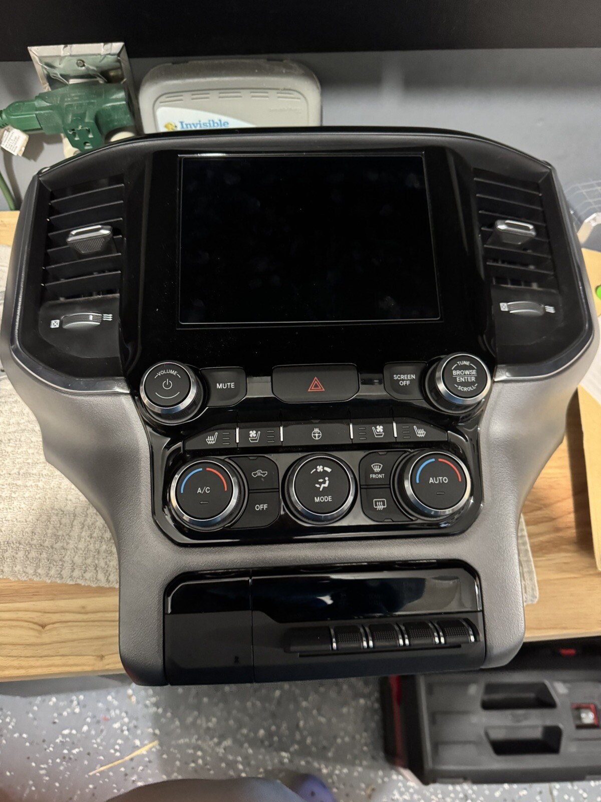 2021 RAM 1500 8.4″ UCONNECT 4 OEM RADIO W/ CONTROL PANEL & RECEIVER UAV NAV