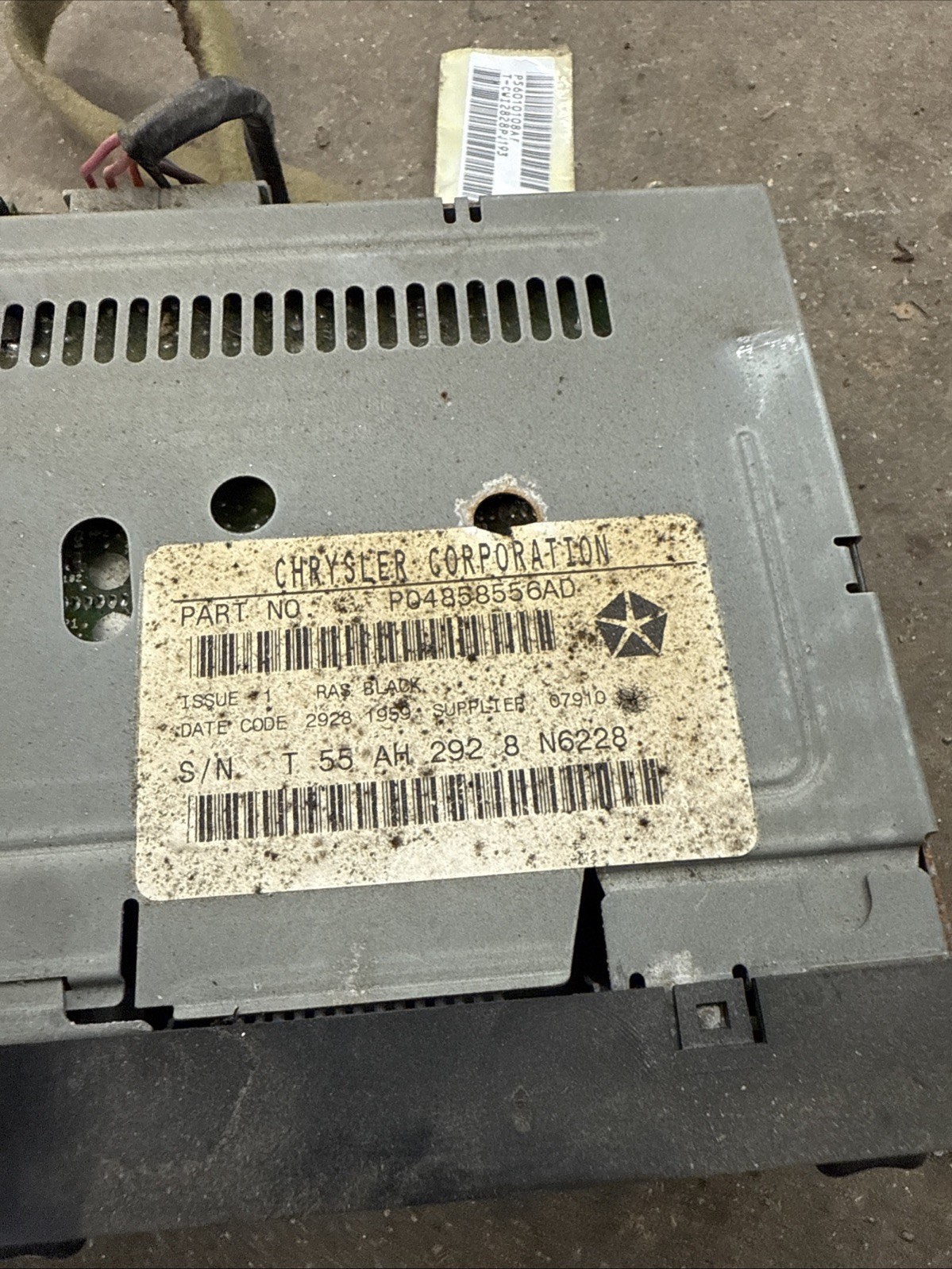 84-02 Chrysler Dodge Jeep Wrangler OEM Cassette Player Radio P04858556AD