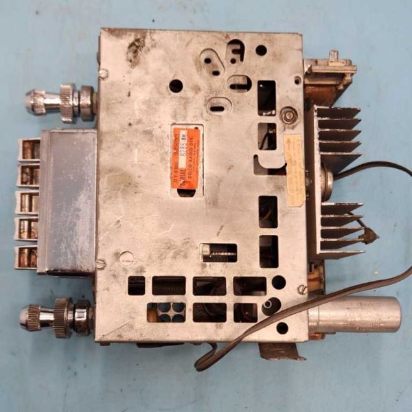 AM RADIO WITH KNOBS FITS 1961 BONNEVILLE “989693” UNTESTED 1081173