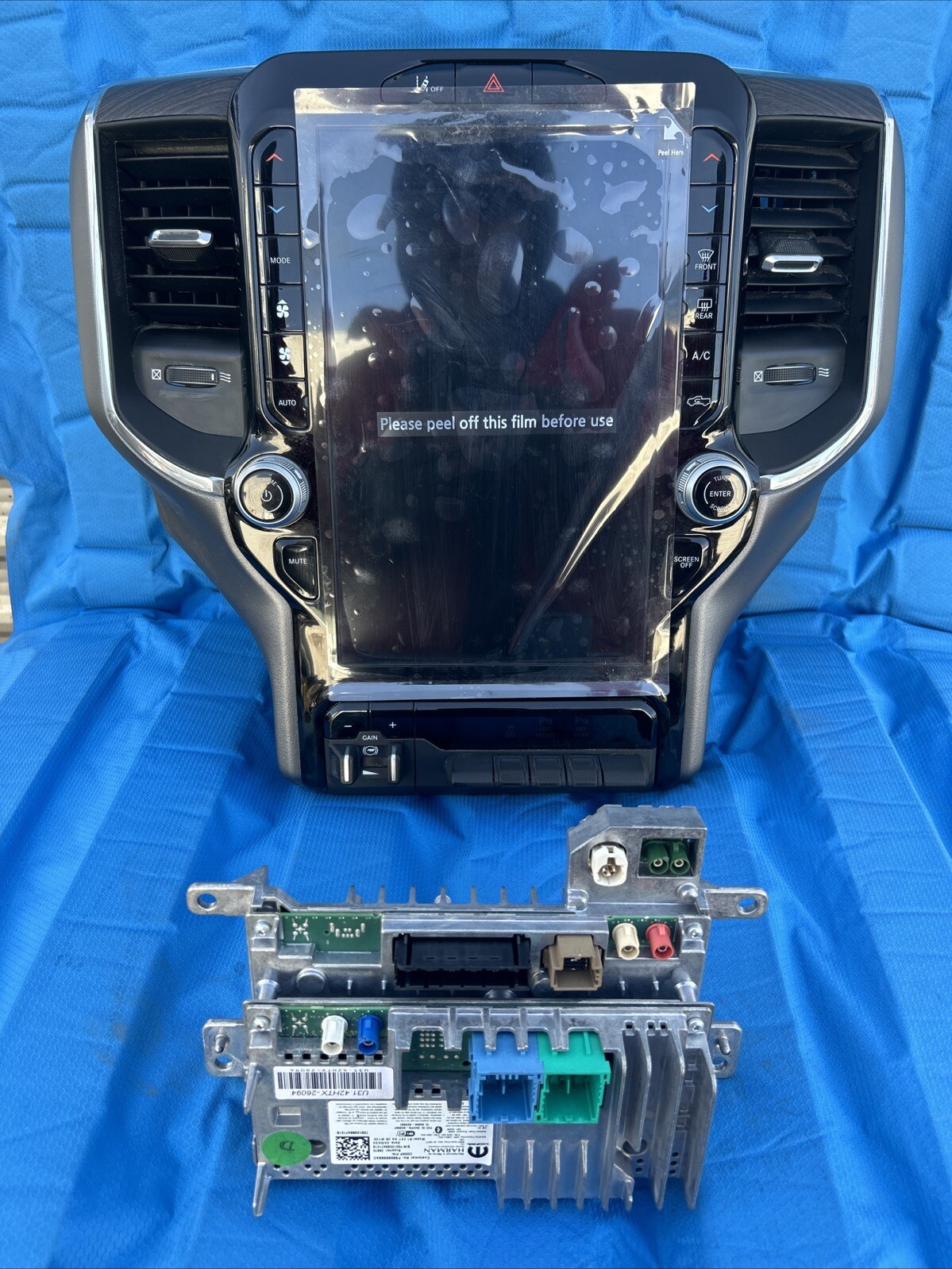 19-25 RAM 12″ UCONNECT 4C CARPLAY/GPS NAV/SXM UAX RADIO BEZEL DISPLAY 68598596AC