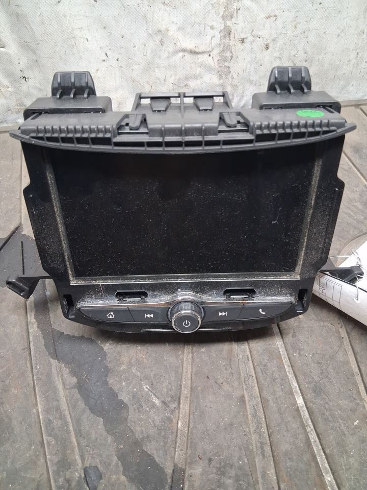TRAX 2019 Audio Equipment Radio 3172121