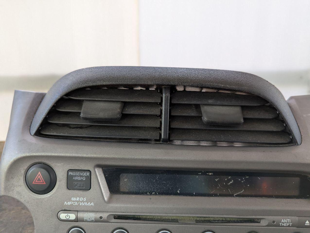 Audio Equipment Radio Tuner Assembly AM-FM-CD-MP3 Fits 09-13 FIT 39414