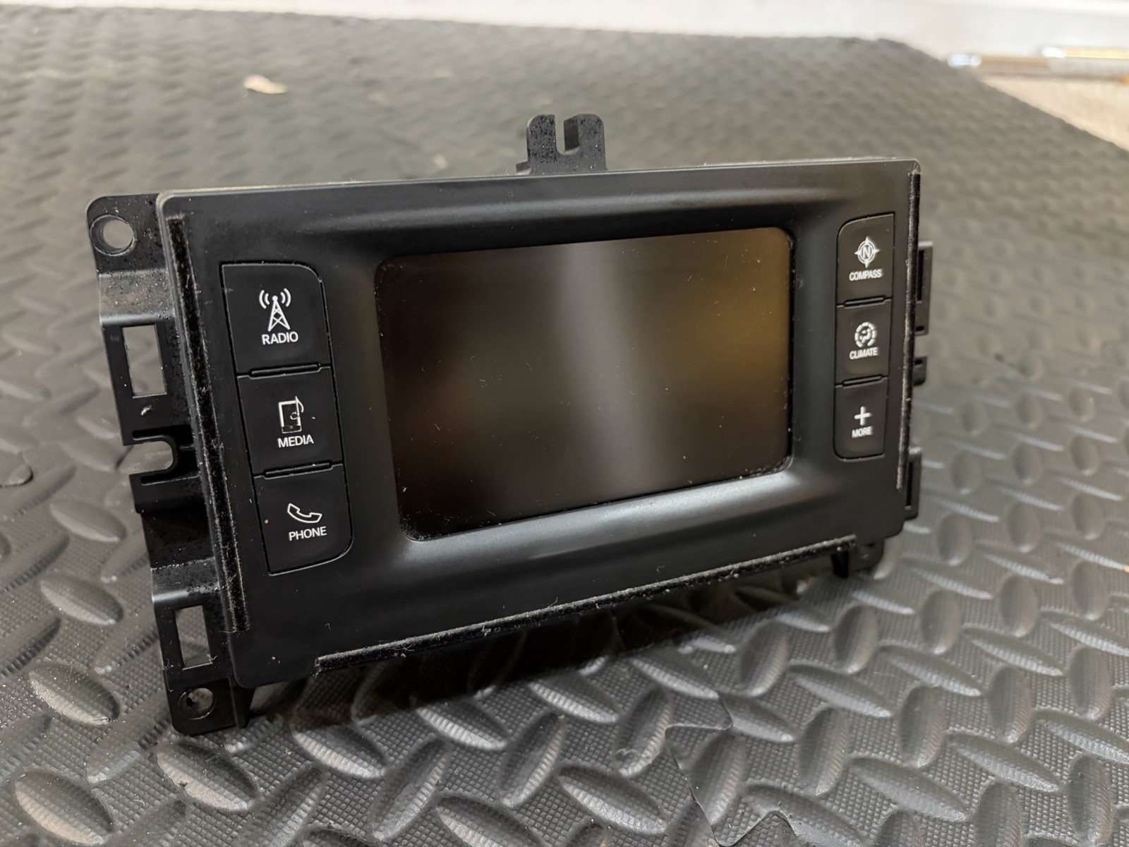 15-16 Chrysler 200 5″ Radio Display Info Screen Bluetooth Sirius Tested