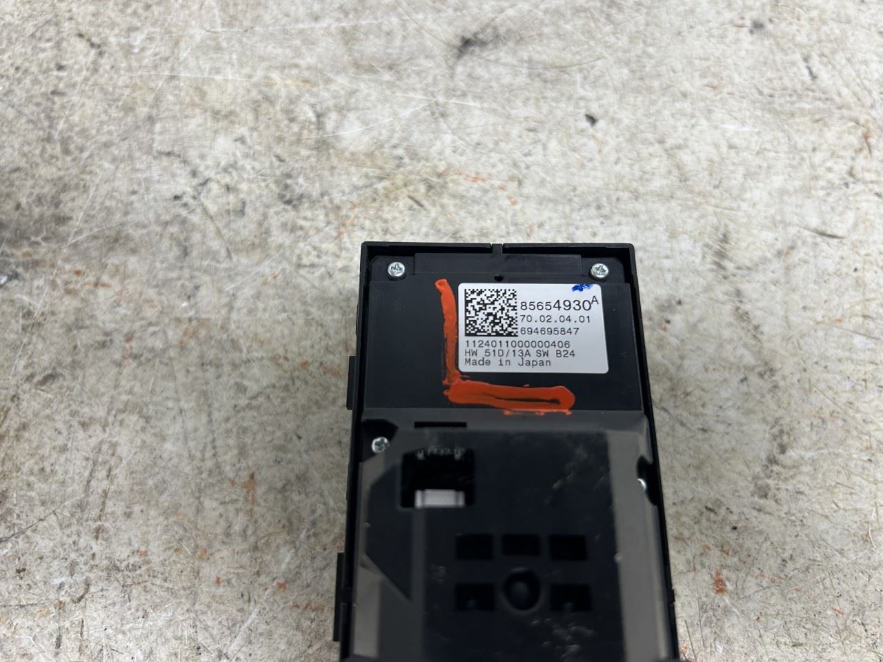 2024 CADILLAC CT5 OEM Console Mounted Controller Part Number 85654930