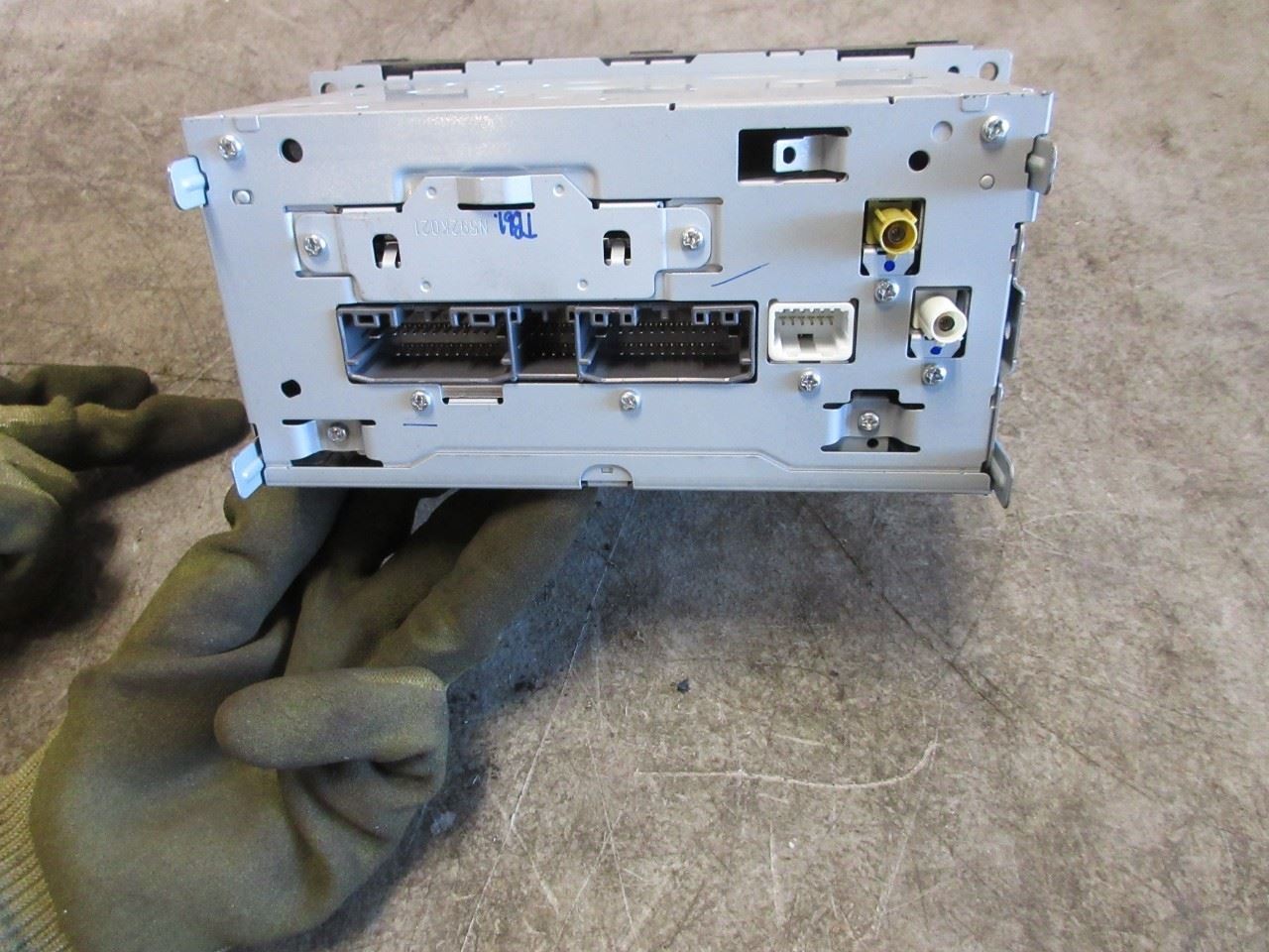 2011-2018 Jeep Wrangler JK OEM RHB UConnect Touch Screen Radio 68325235