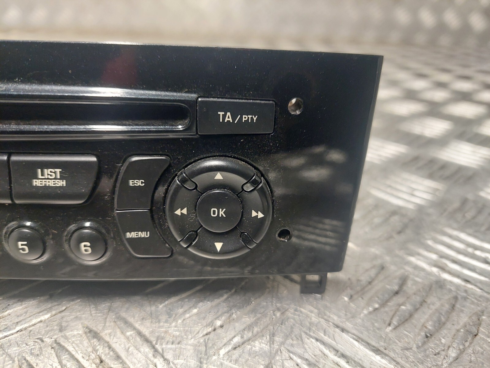 Peugeot RCZ GT 2010 radio stereo CD player head unit & digital display screen