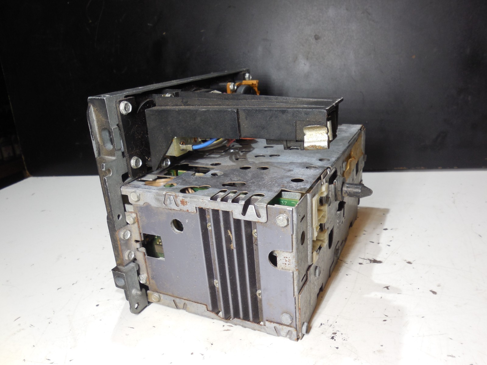 Delco 16072866 AM/FM Cassette Radio AC/ Heat Climate Control 85-88 Chevy Beretta