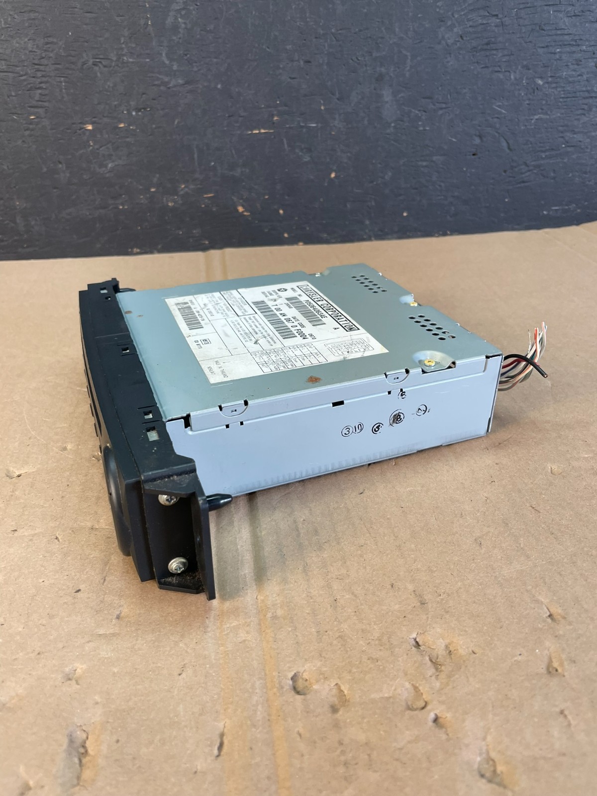 2008 to 2012 Chrysler Town Country DVD Player Receiver OEM ad5942 DG