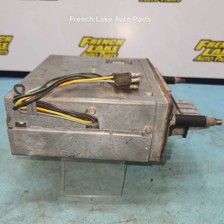 FORD PUSH BUTTON RADIO FOR PARTS OR REPAIR FITS 1965 LINCOLN 1227694