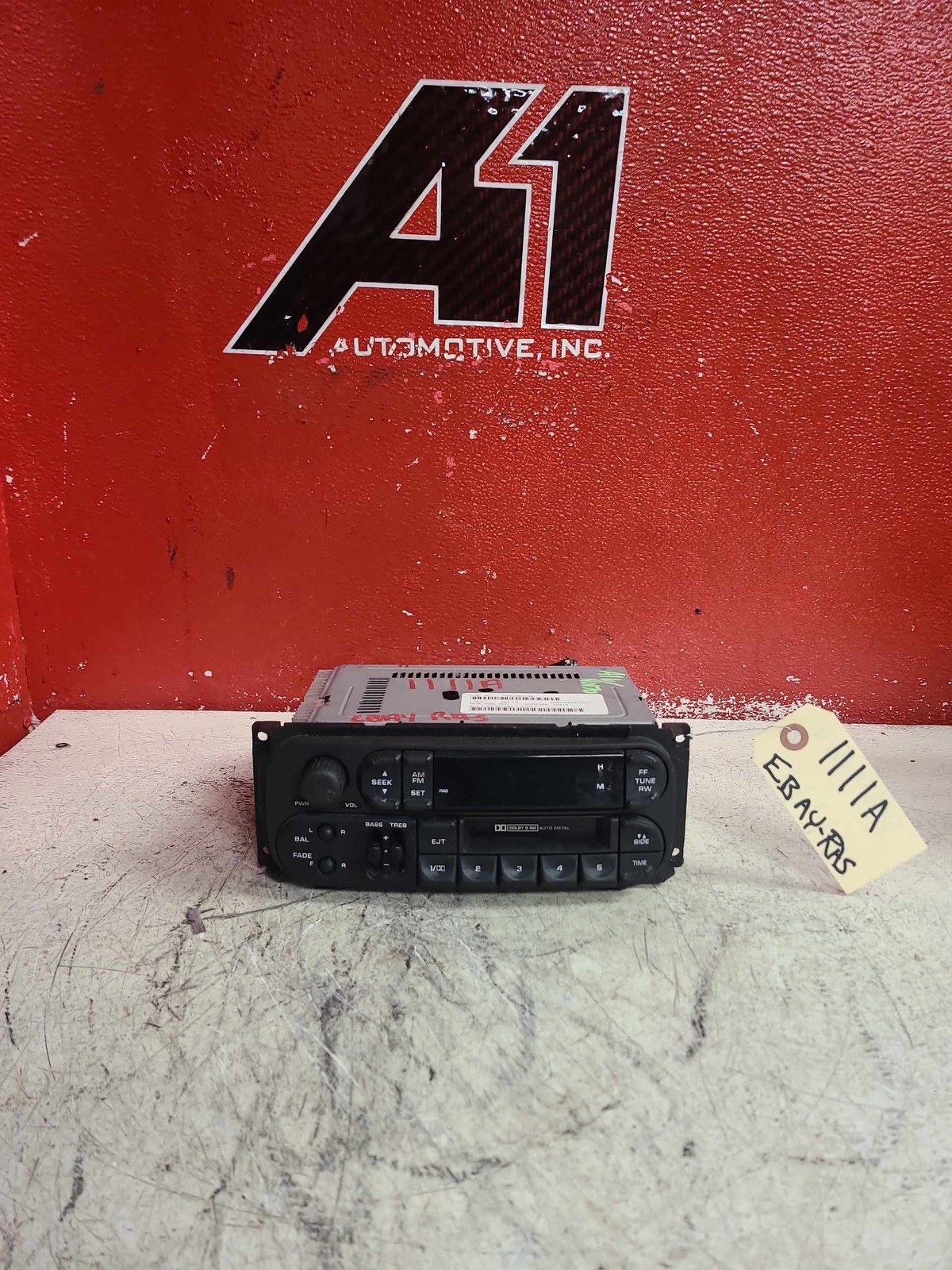 01 02 DODGE DAKOTA DURANGO STRATUS Radio AM-FM-stereo-cassette W/O CD Control