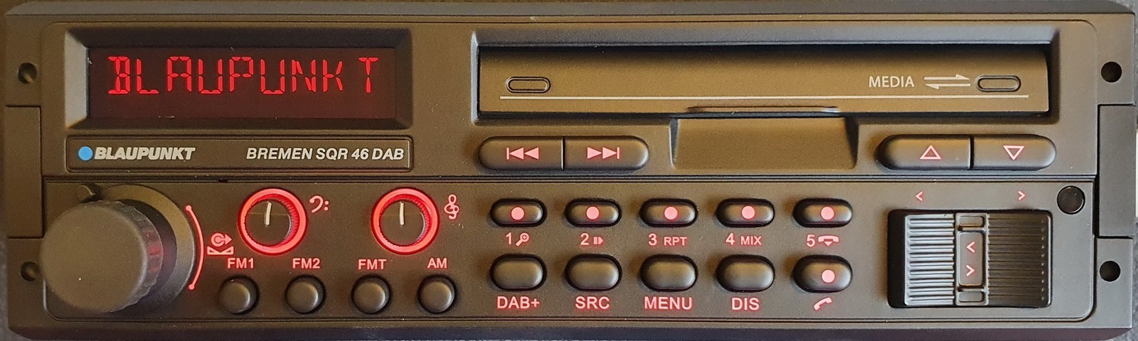 For Trabant P601 1.1 Universal Classic Car Radio DAB+ Bluetooth FM USB SD