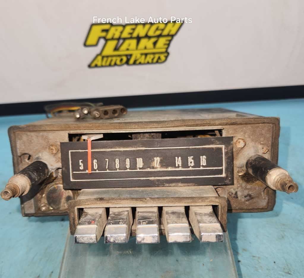 FORD PUSH BUTTON RADIO FOR PARTS OR REPAIR FITS 1965 LINCOLN 1227694