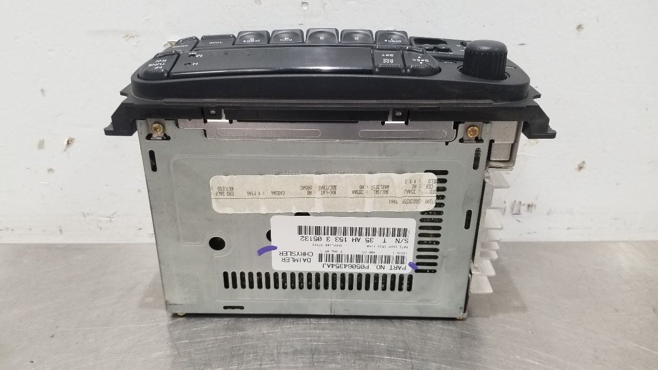 03 DODGE RAM 2500 RADIO AUDIO RECEIVER HEAD UNIT 05064354AJ