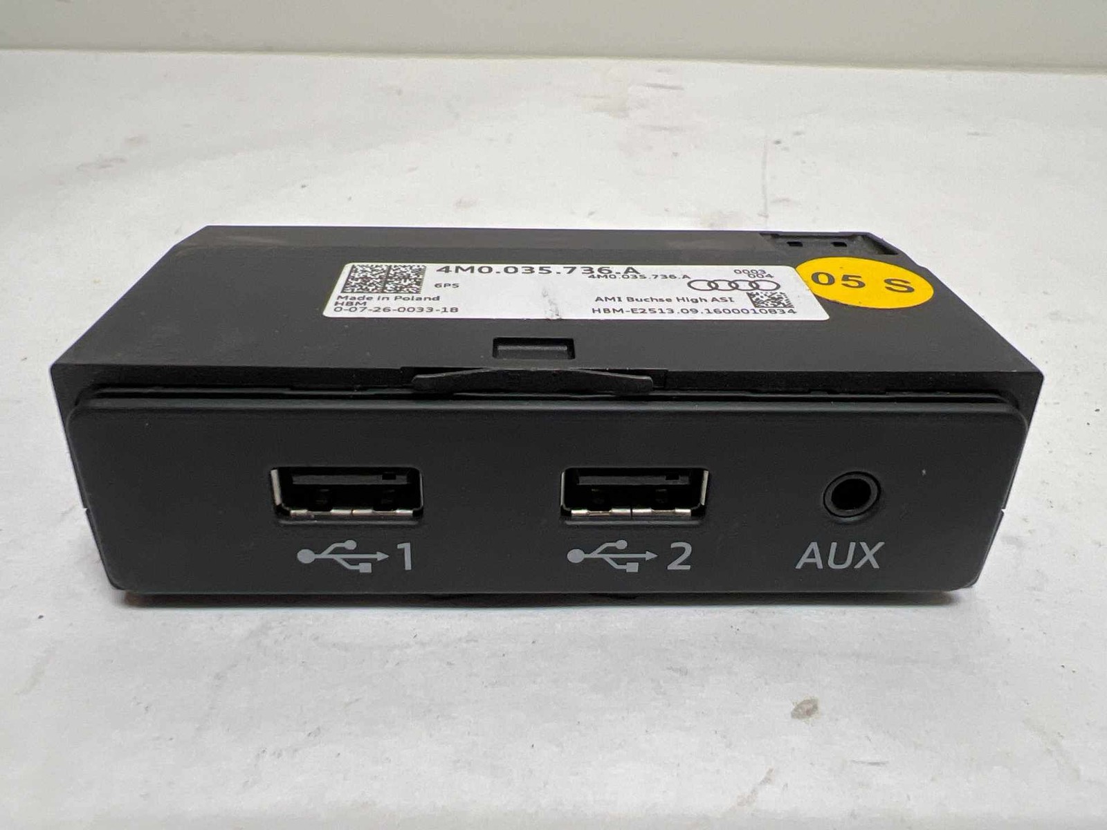 2017-2020 Audi Q7 OEM Audio USB AUX Interface Jack Port Hub 4M0035736A (TL)
