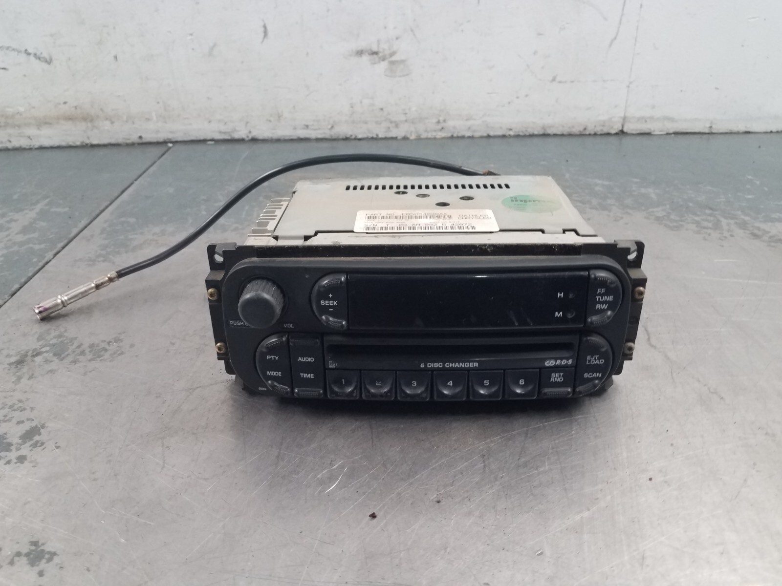 2006 Jeep Wrangler TJ Rubicon 4×4 AM FM 6 CD Radio #62517 Z2
