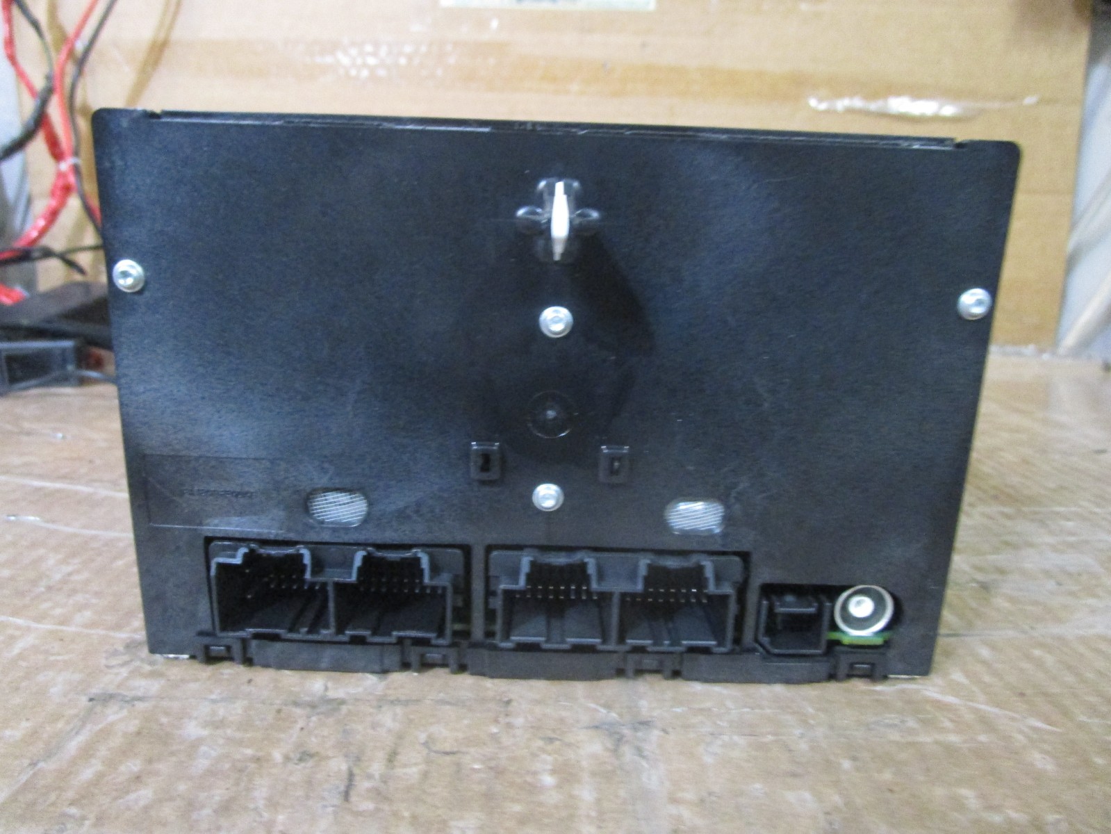 13 14 GMC Acadia Radio Stereo CD Player Receiver Display Screen 23193681