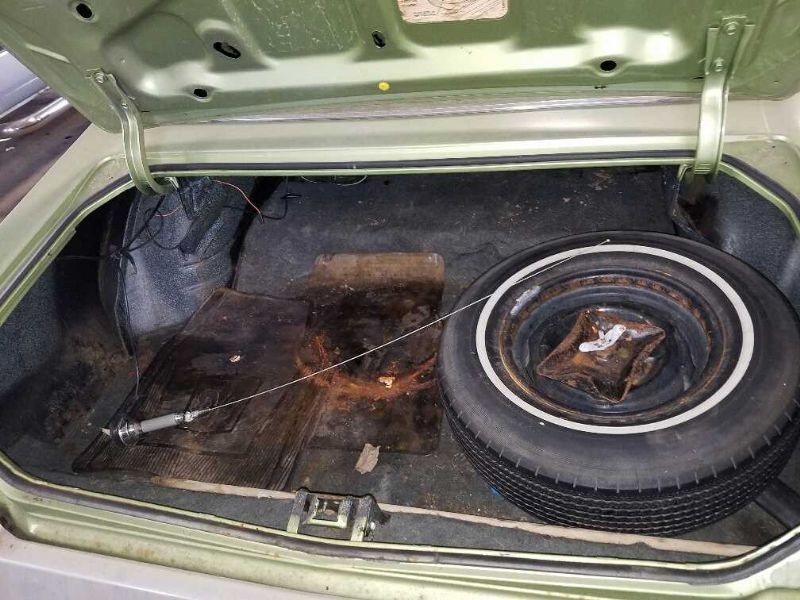 UNTESTED A/M RADIO FOR REBUILD FITS 1972 CUTLASS 996055