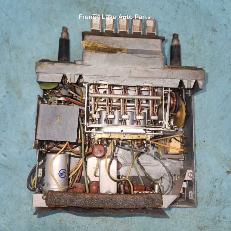 FORD PUSH BUTTON RADIO FOR PARTS OR REPAIR FITS 1965 LINCOLN 1227694
