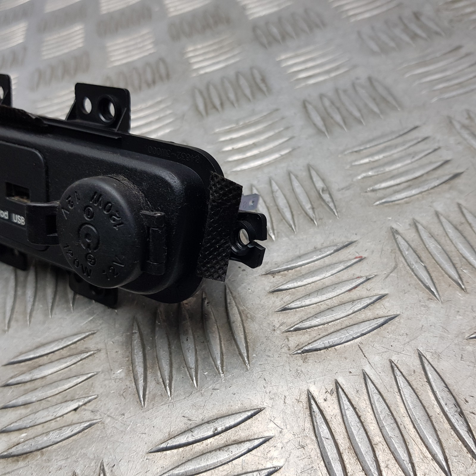 2013 KIA SPORTAGE MK3 USB AUX IN 12 V POWER PORT SOCKET