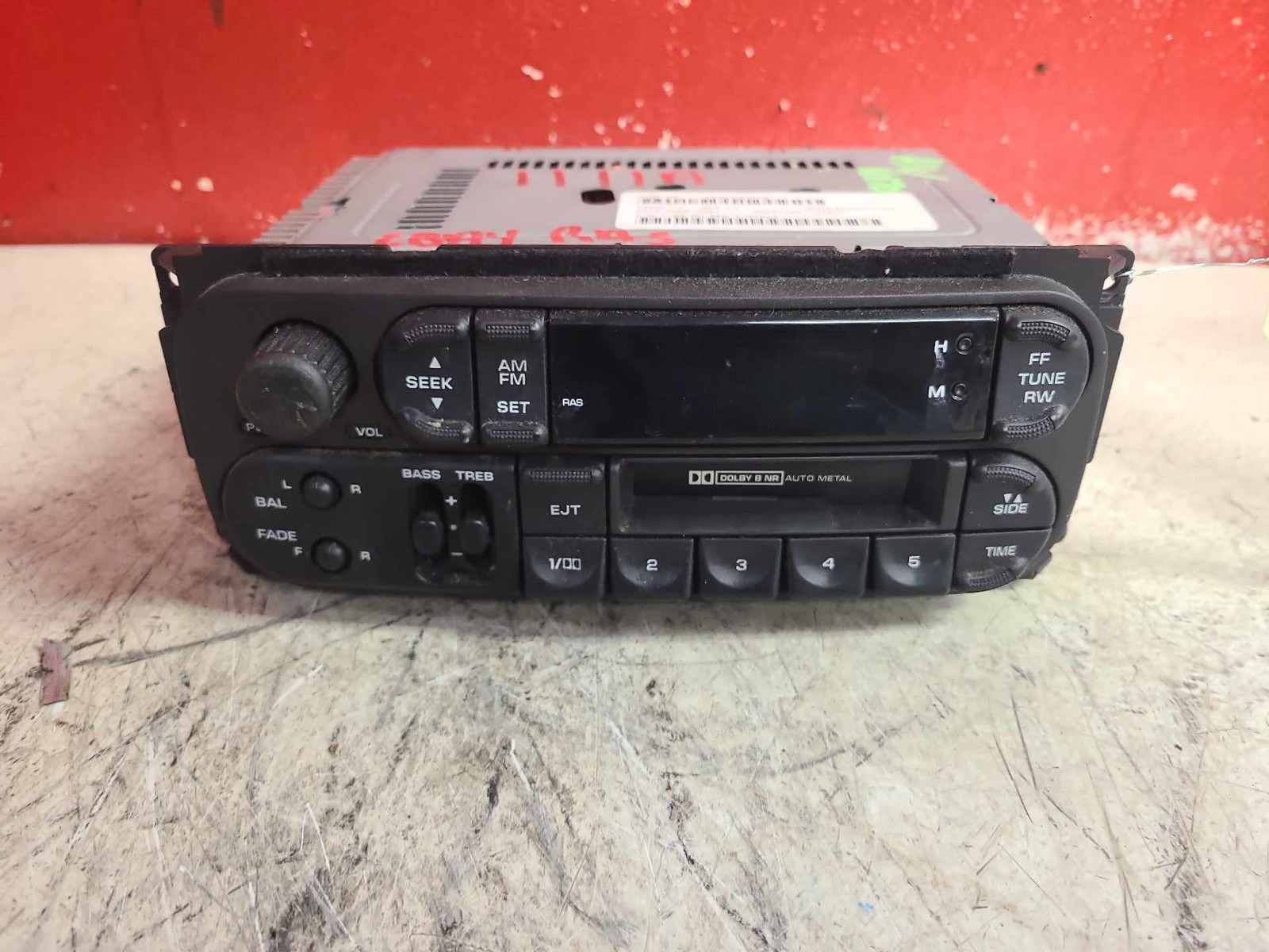 01 02 DODGE DAKOTA DURANGO STRATUS Radio AM-FM-stereo-cassette W/O CD Control