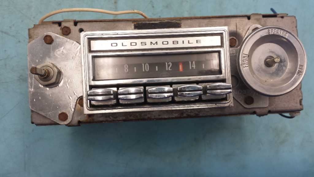 UNTESTED A/M RADIO FOR REBUILD FITS 1972 CUTLASS 996055