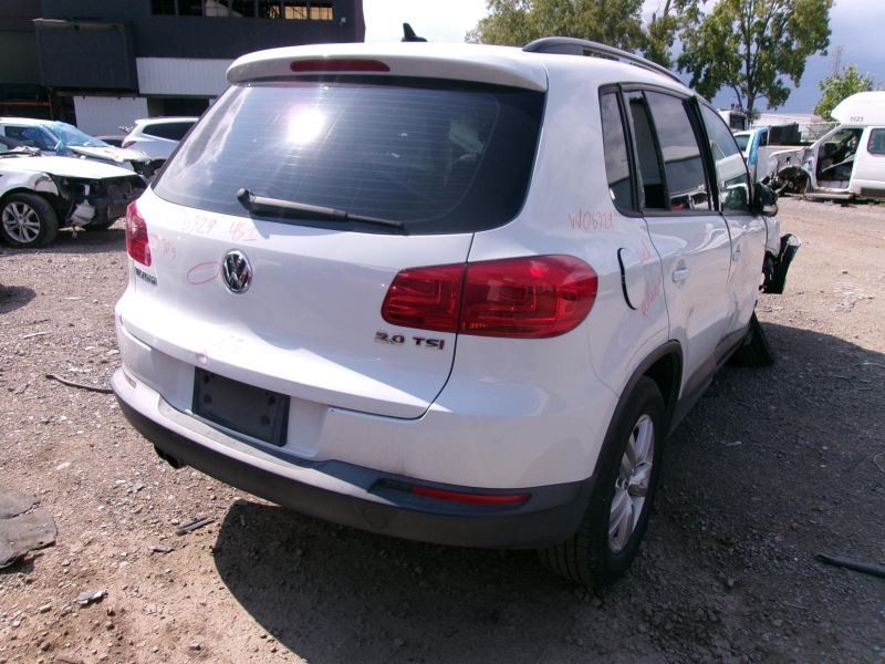 Audio Equipment Radio Receiver AM-FM-CD-MP3 Fits 09-17 TIGUAN 1964346