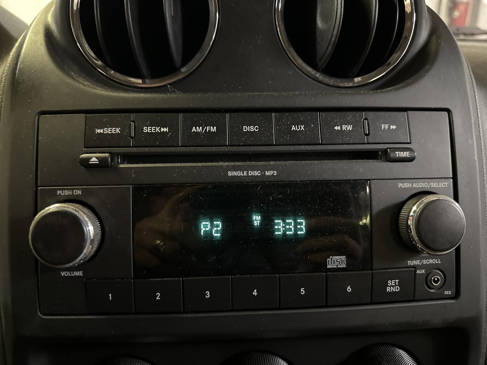 09 10 Jeep Compass Radio AM-FM-CD Face Plate ID RES **May Need Programming**