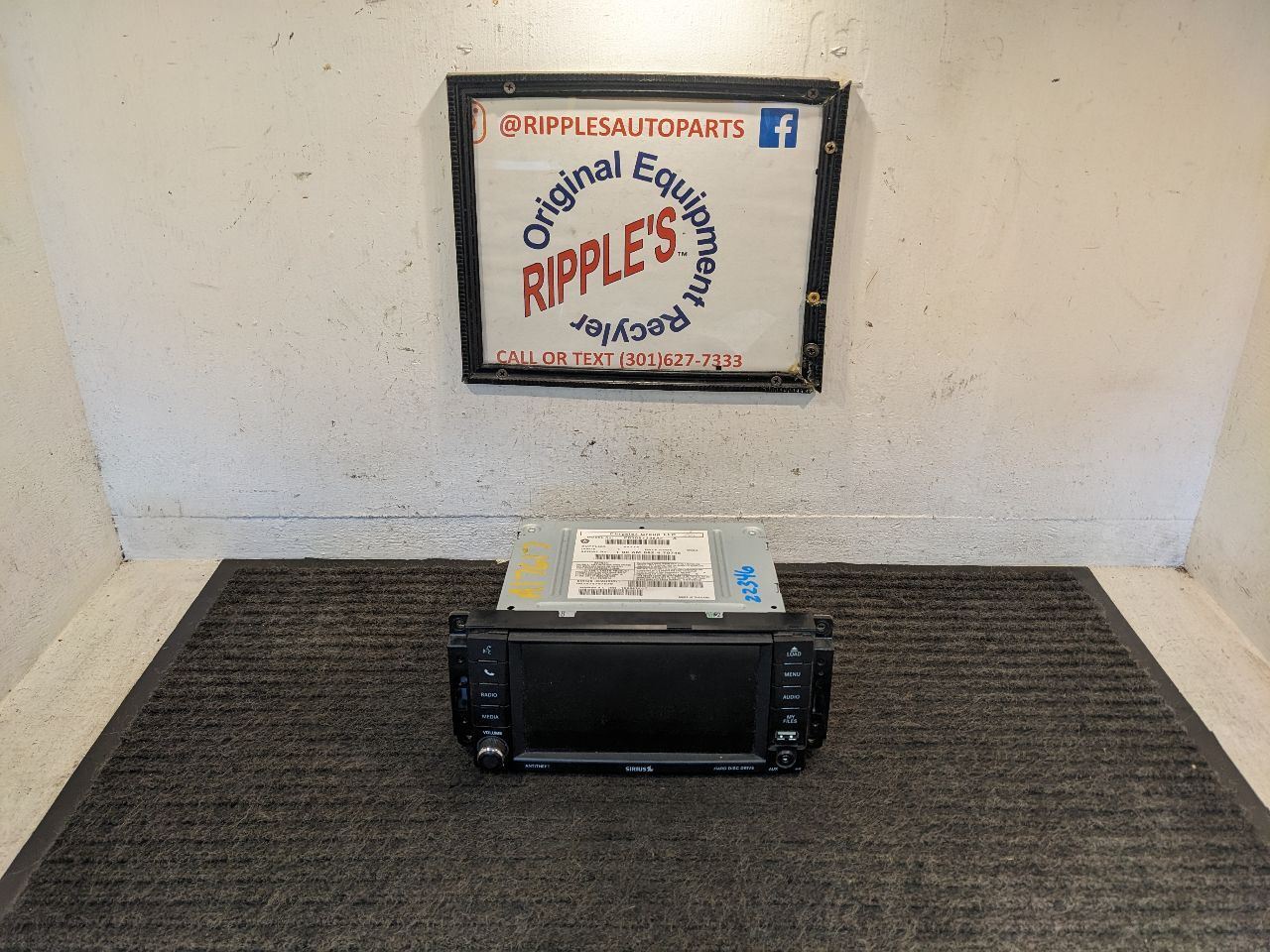 13 14 Challenger OEM navigation radio RHB P0509133AF