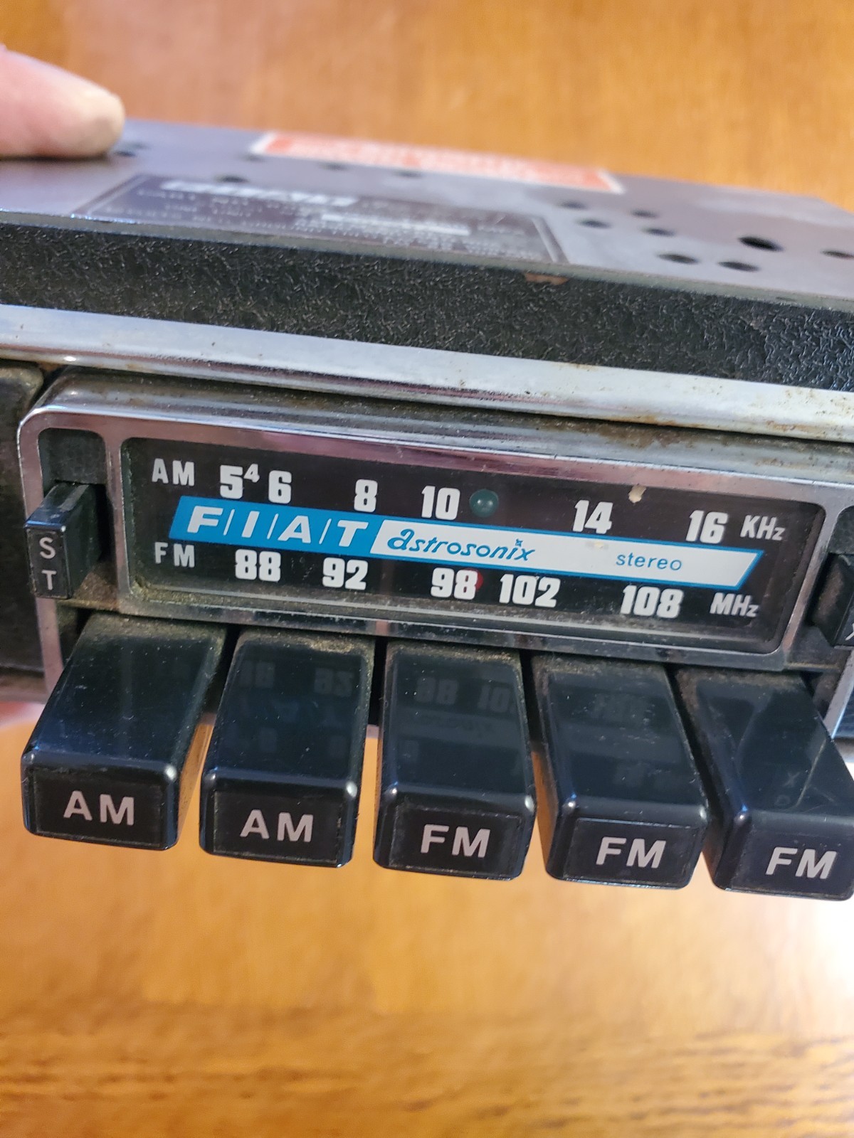 Fiat Astrosonix Stereo Pushbutton AM/FM Original Radio, Part # 8967