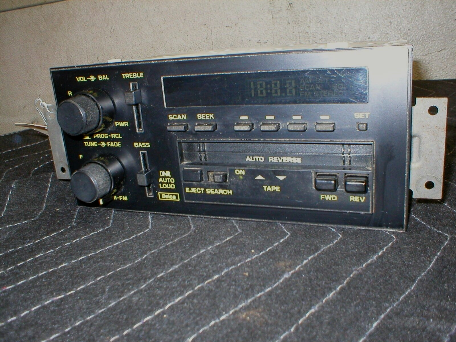 1990-1992 Camaro RS Z28 Yellow Print Delco AM FM Radio CASSETTE Player GM OEM 91