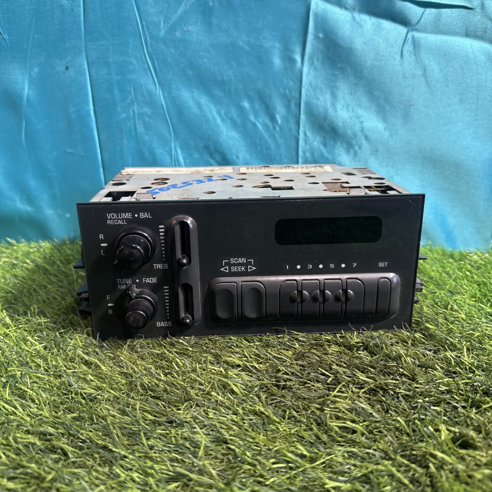 95-05 Chevy Chevrolet GMC Suburban 3500 Series AM FM Radio Stereo OEM 16194535