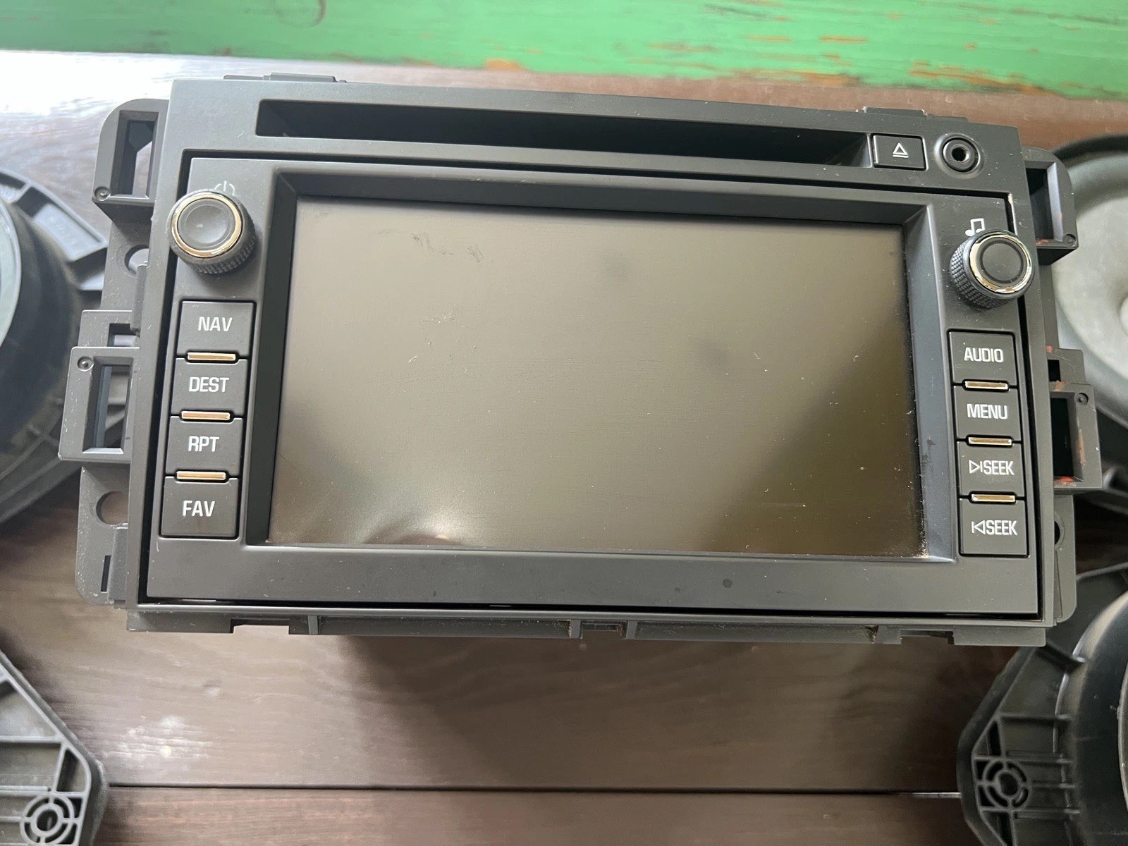 GM 22776896 – AM FM NAV Radio CD DVD MP3 Player, with 4 Bose speakers