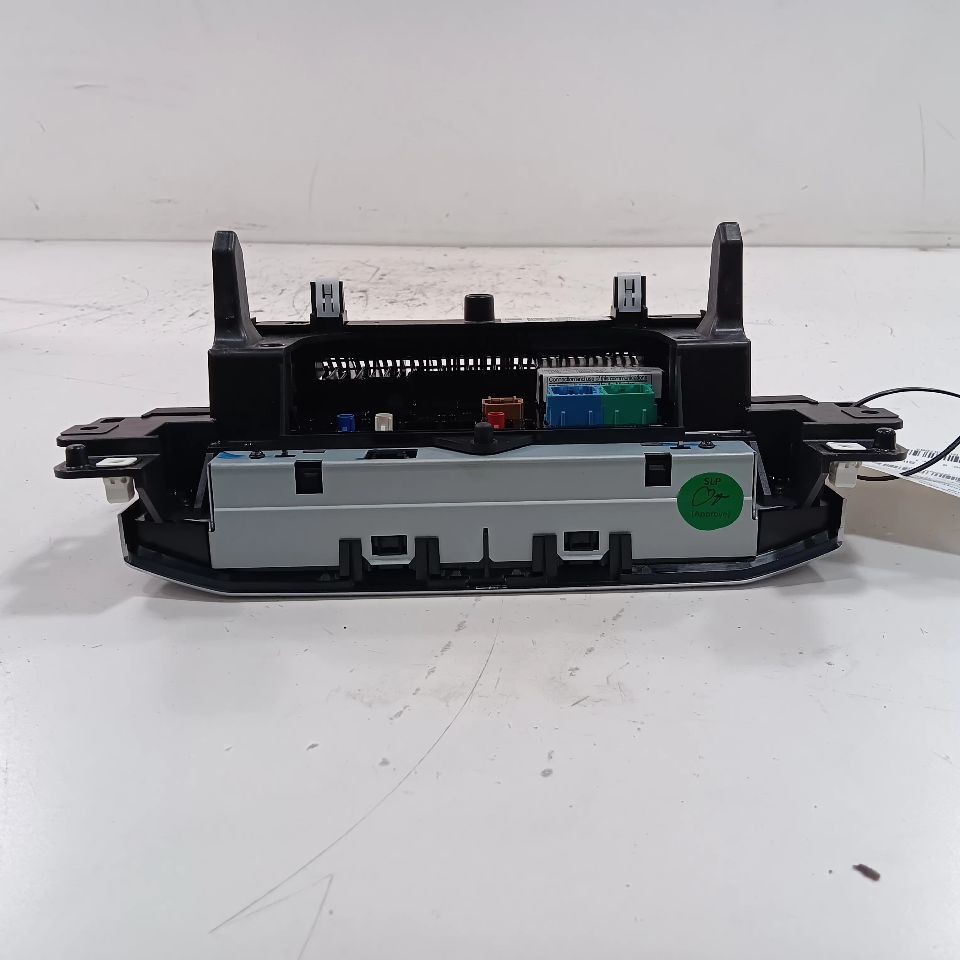 Audio Equipment Radio Receiver 8.4″ Touch Screen Fits 22-23 Jeep Compass OEM