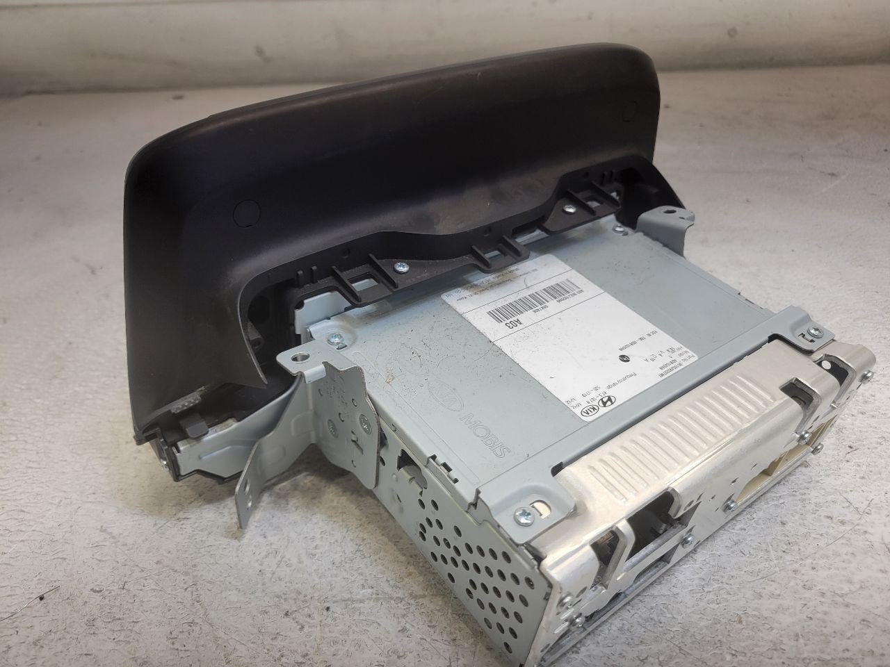 2018-2022 Hyundai Kona Audio Radio Receiver without Navigation 96160-J9020-TMT